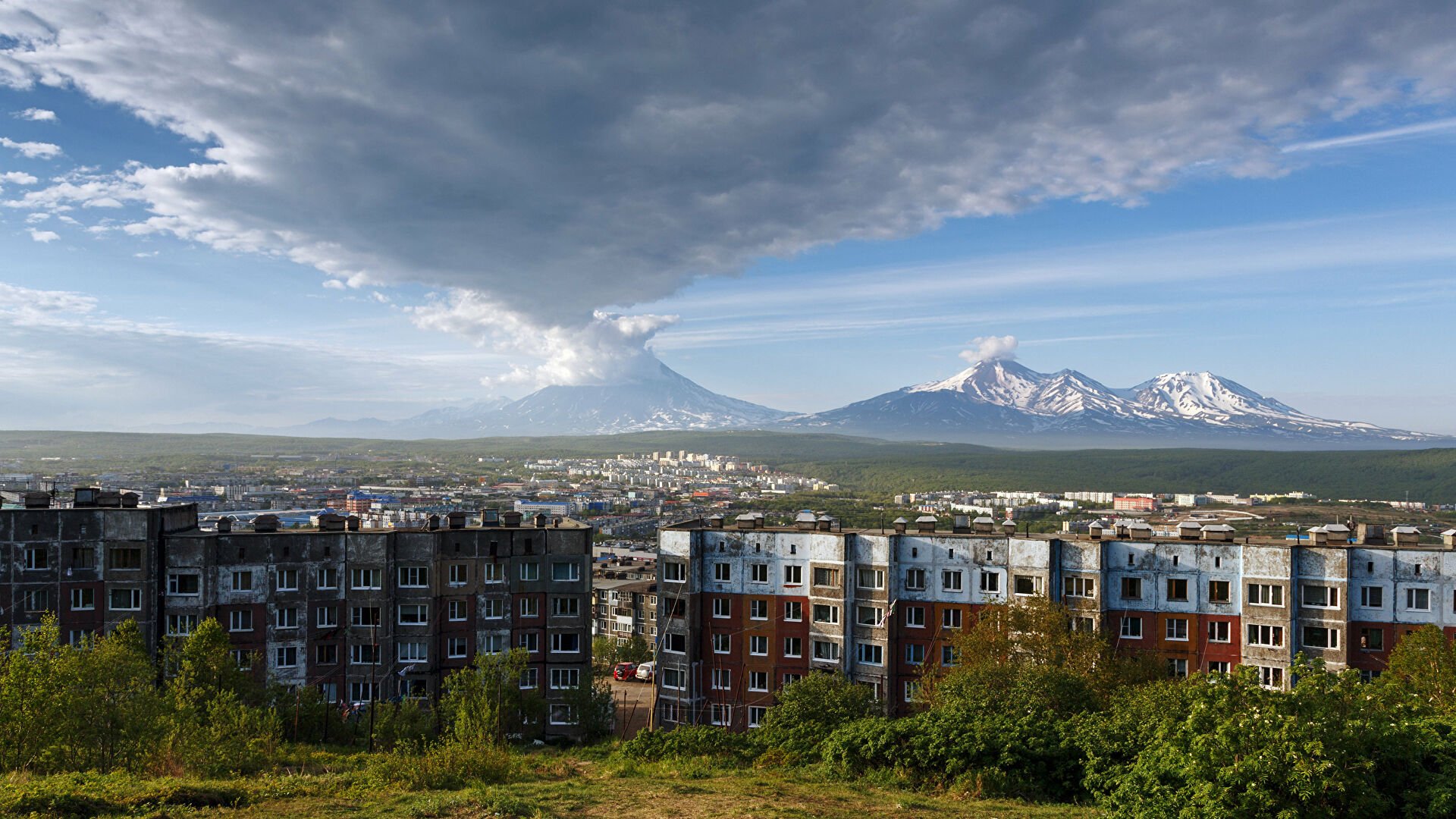 Стрит вил. Камчатка Петропавловск-Камчатский. Октябрьский Петропавловск Камчатский. Петропавловск Камчатский панельки. Петропавловск-Камчатский Усть-Камчатск.