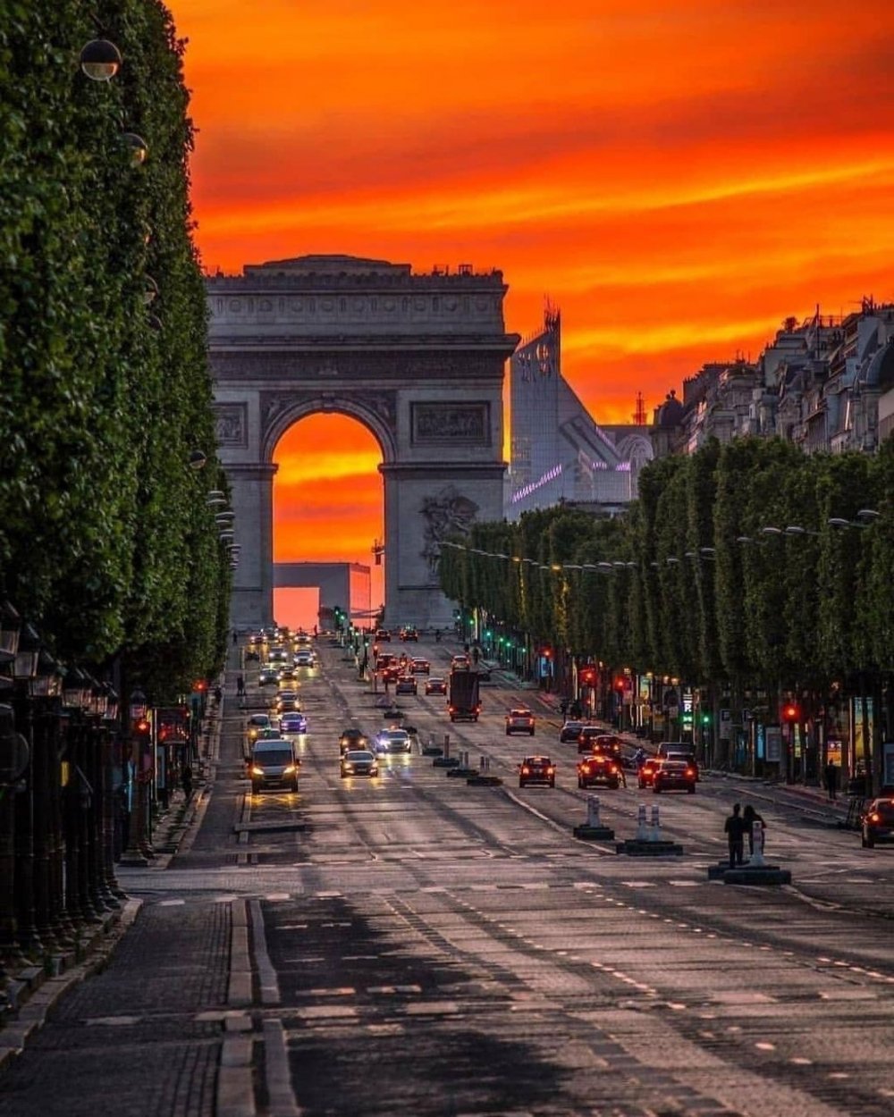 Champs elysees paris. Франция Елисейские поля. Триумфальная арка Париж. Париж Елисейские поля и Триумфальная арка. Елисейские поля арка.