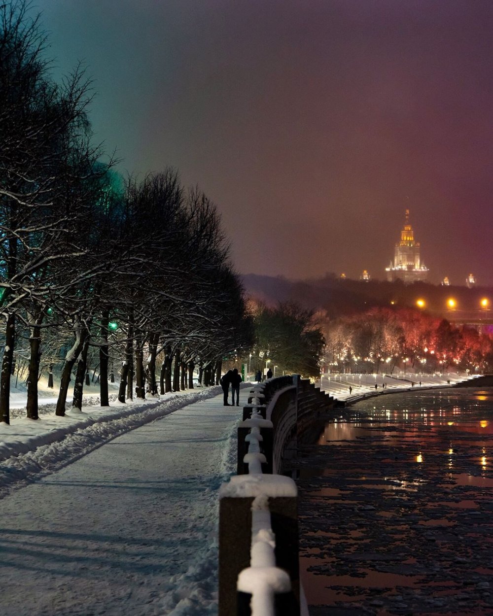 Вечерняя зимняя Москва